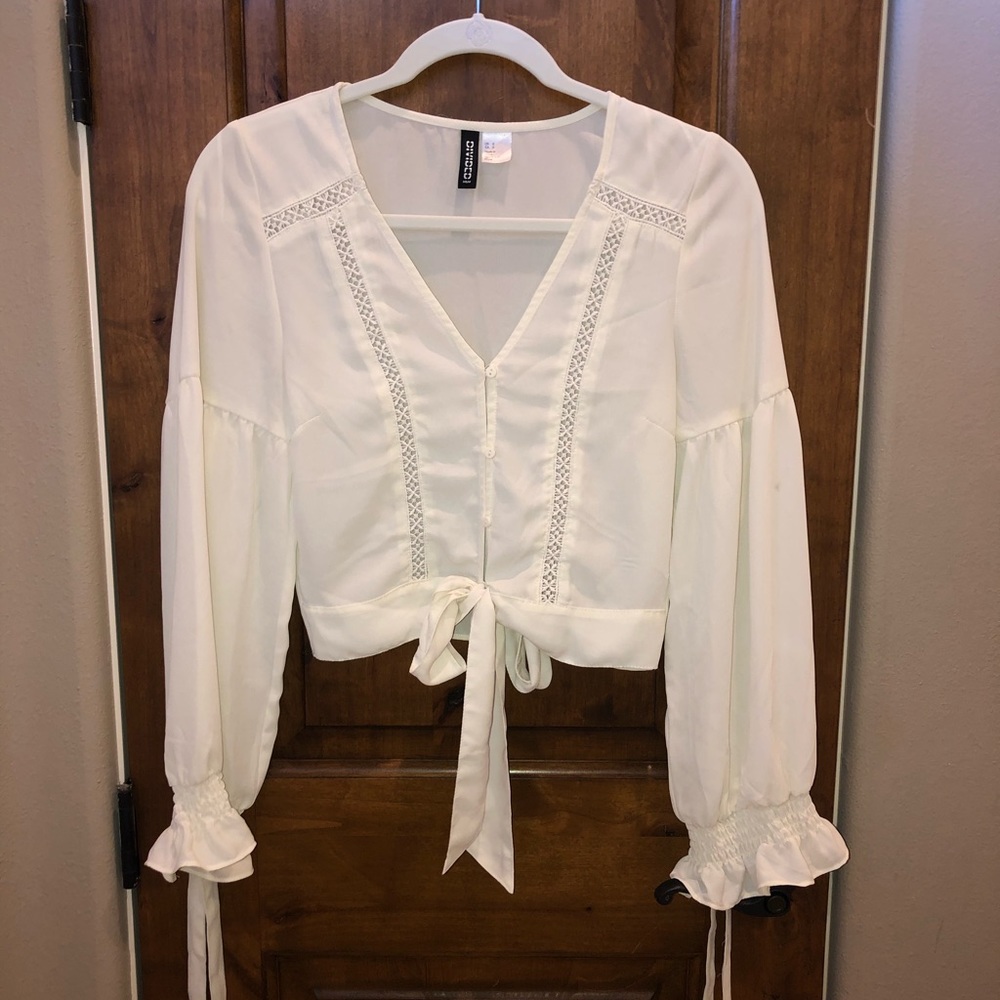 V-neck blouse with buttons